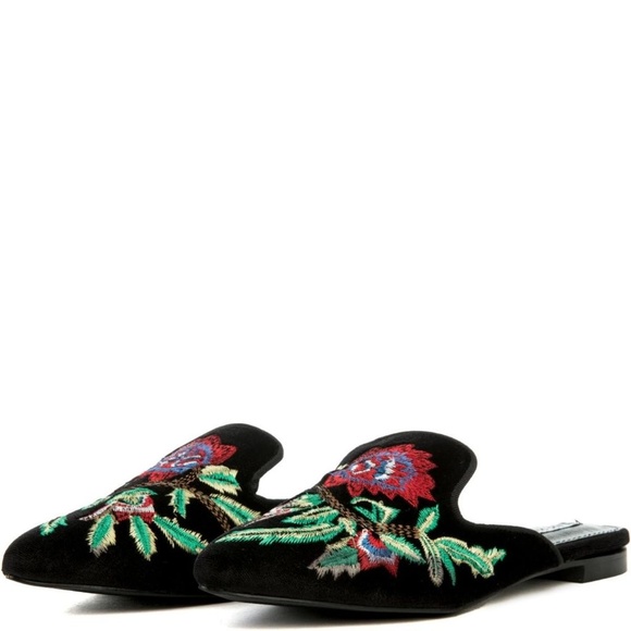 Cape Robbin Black Floral Embroidered Slip On Mules - Picture 2 of 5